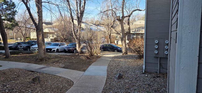 Building Photo - 1 bed 1 bath condo with 650 sf. with detached garage email for showing