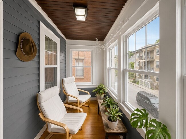 Building Photo - 18 Linden Pl