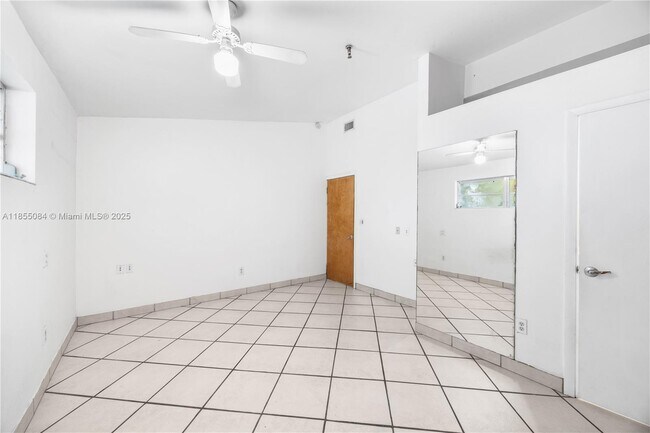 Building Photo - 7041 SW 63rd Ct