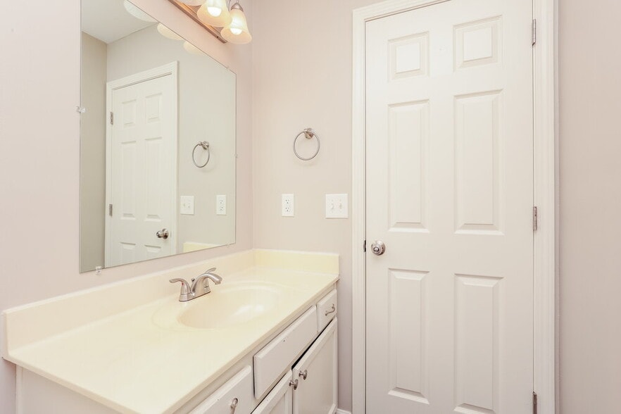 Building Photo - 406 Meagan Cove