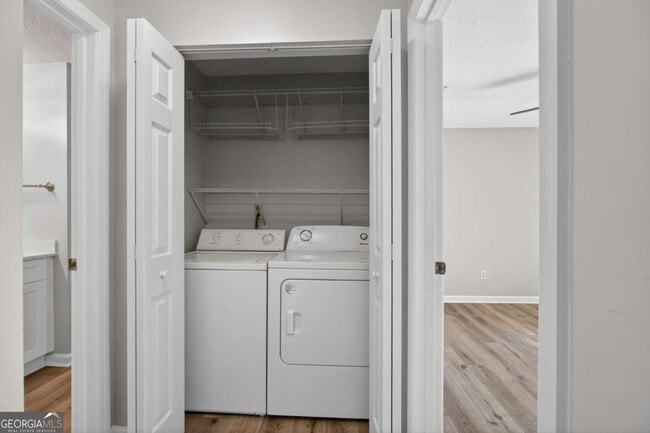 Building Photo - 423 Granville Ct