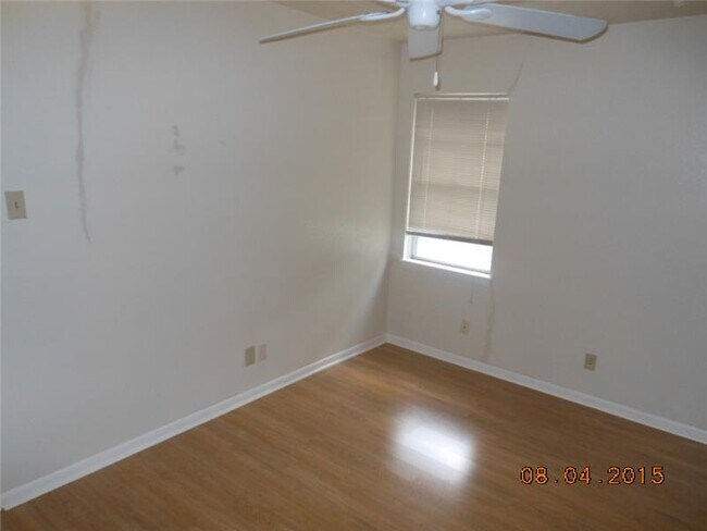 Building Photo - 1005 Cedar Dr