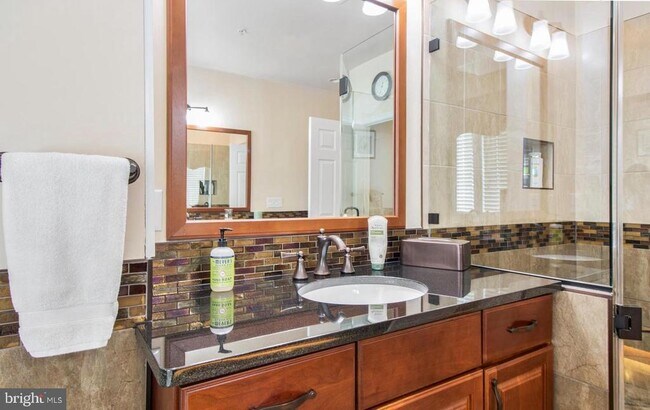 Building Photo - 913 Pleasant Dr