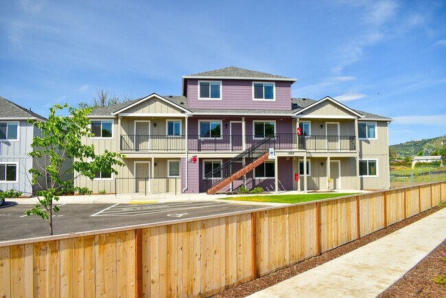 Building Photo - 1995 Sky Park Dr