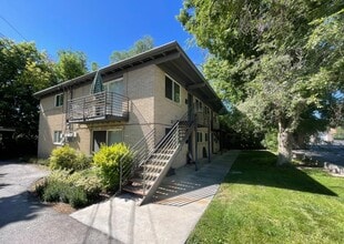 Building Photo - 831 E Stratford Ave