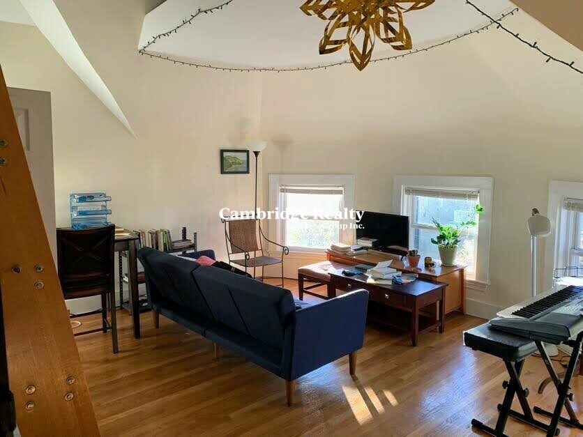 Building Photo - 70 Craigie St