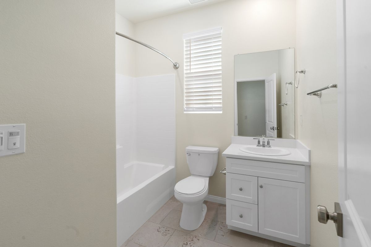 Building Photo - 528 Tibbetts St