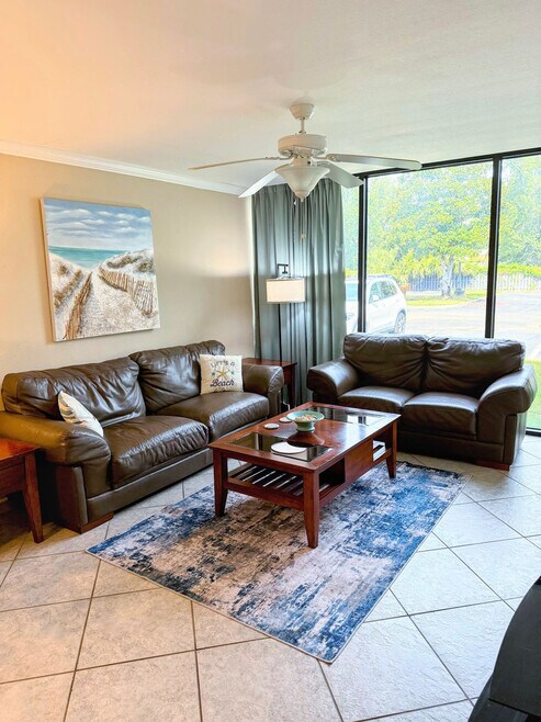 Building Photo - 2046 Beach Blvd