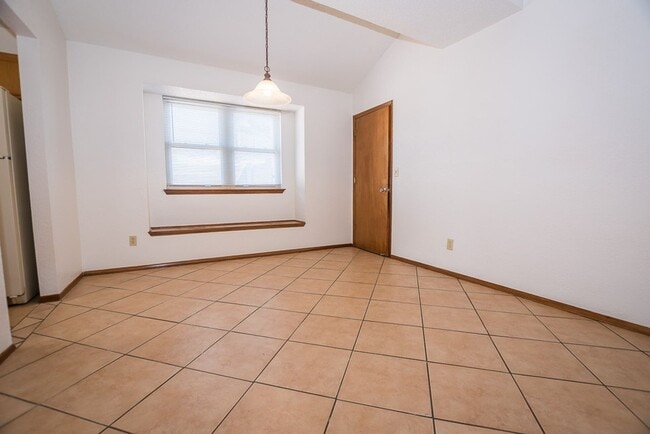 Building Photo - Contemporary home with 3 bedrooms, 2 bath, 2 car garage, A/C, Fenced Yard