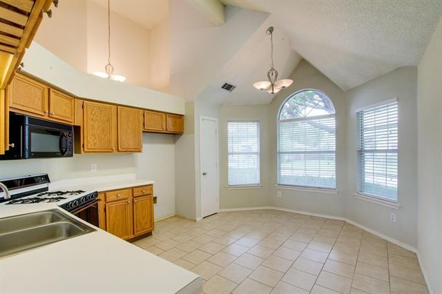 Building Photo - 2104 Regency Dr