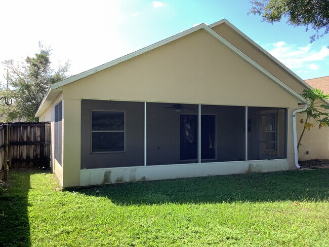 Building Photo - 2207 Golden Ivy Way