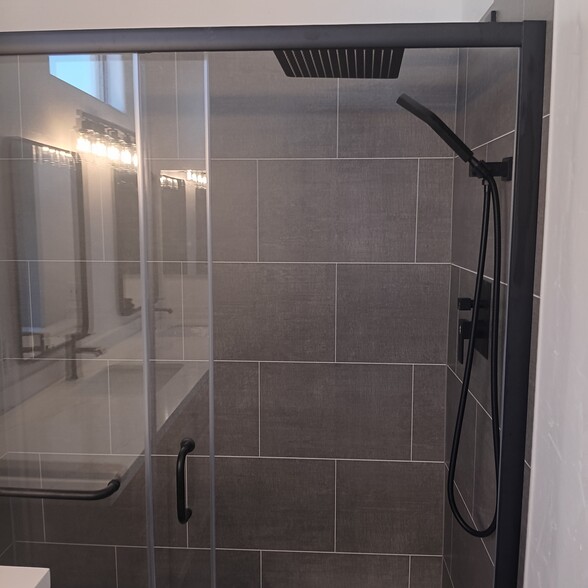 Master walk-in shower - 2411 E Stone Stable Dr