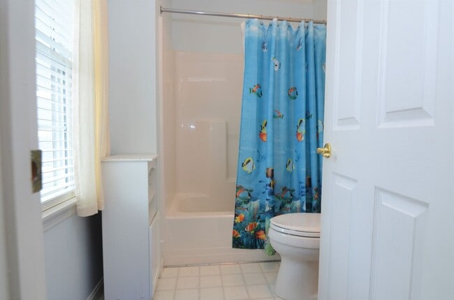 Building Photo - 3 BR, 2.5 BA Versailles Townhouse - Pet Fr...