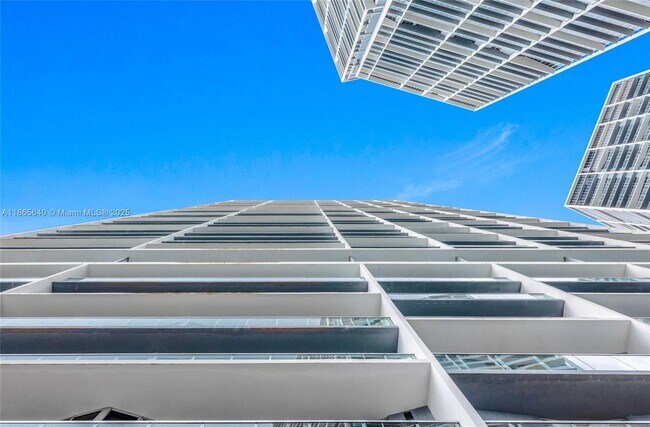 Building Photo - 475 Brickell Ave