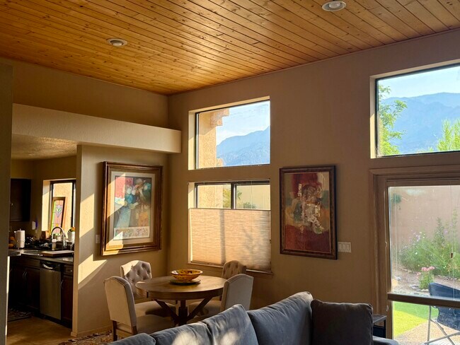 Building Photo - 2411 Tramway Terrace Ct NE