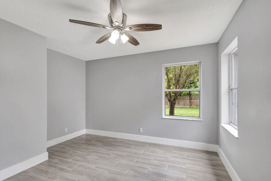 Building Photo - 843 Azalea Dr