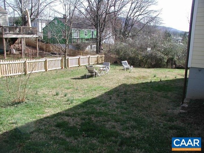 Building Photo - 1304 Avon St