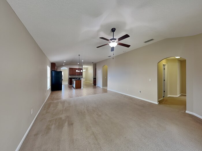 Building Photo - 181 E New England Dr