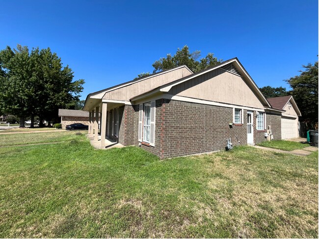 Building Photo - 6959 Tulip Trail Dr