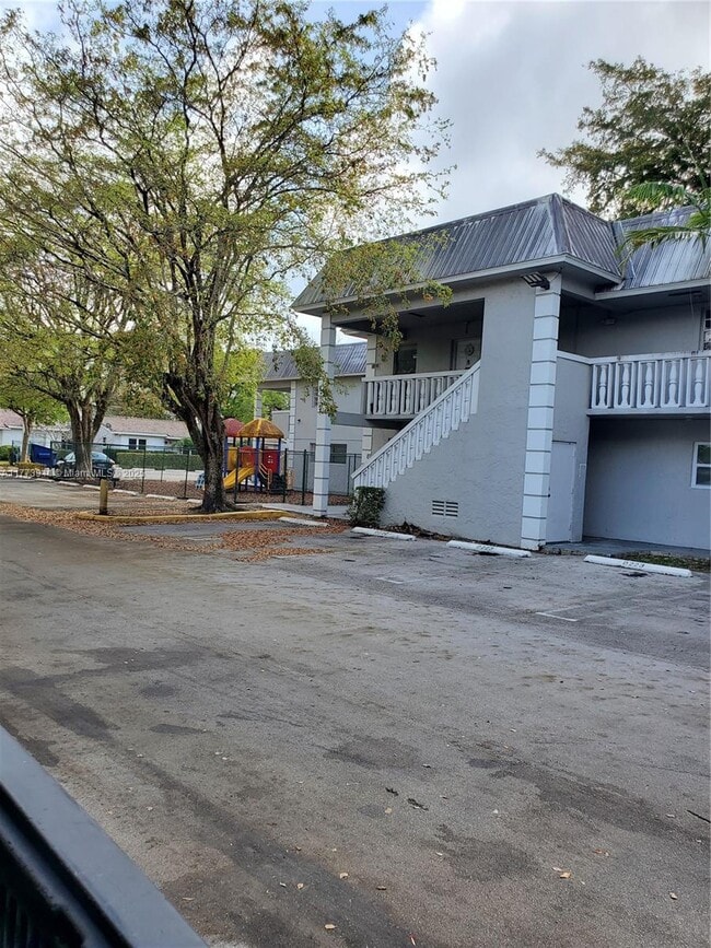 Building Photo - 17255 SW 95th Ave