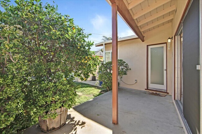 Building Photo - 11856 Beatrice St