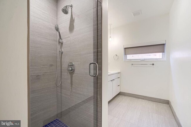 Building Photo - 446 Ridge St NW