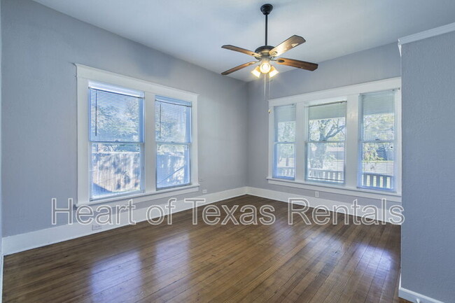 Building Photo - 609 Herring Ave