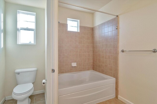 Building Photo - 581 Bridgeport Terrace