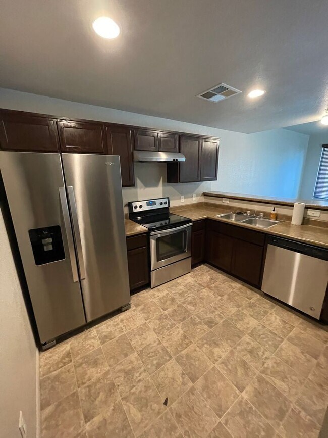 Building Photo - El Dorado Condo Available for RENT