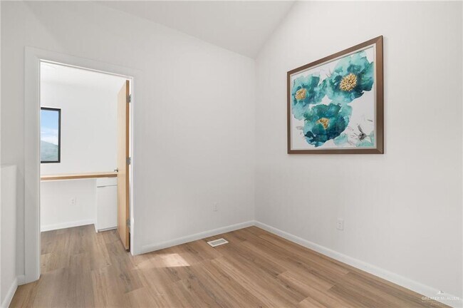 Building Photo - 35 Silverton Cir