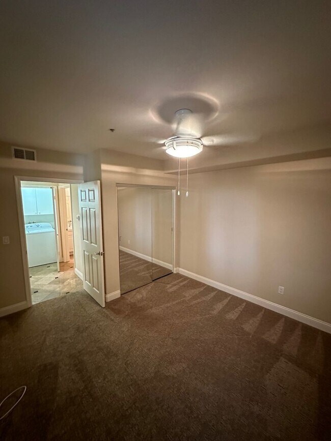 Building Photo - Beachfront Oasis - 3 bed 2 bath in Alamitos Beach with Parking