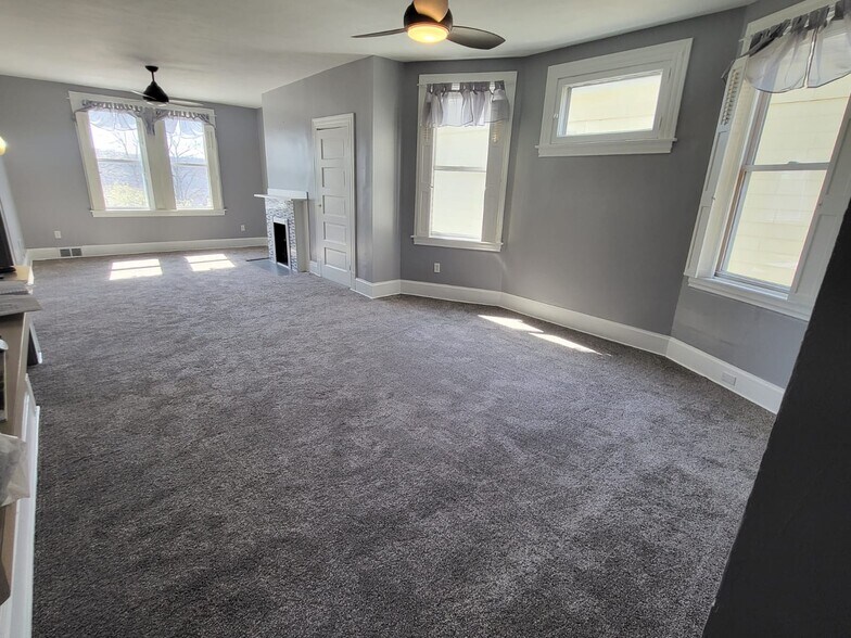 Living/Dining - 937 Jackman Ave