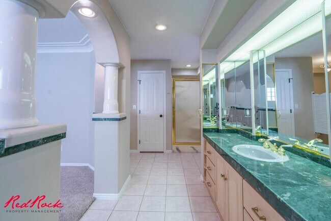 Building Photo - Spacious 6 Bedroom Home with a Balcony!