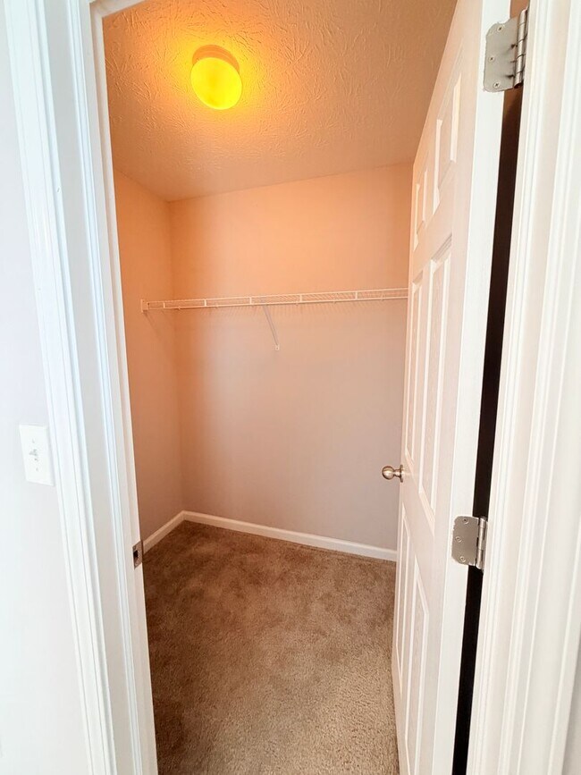 Building Photo - 1618 Woodside Cir