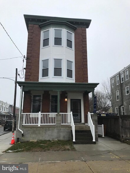 Building Photo - 933-35 Belmont Ave