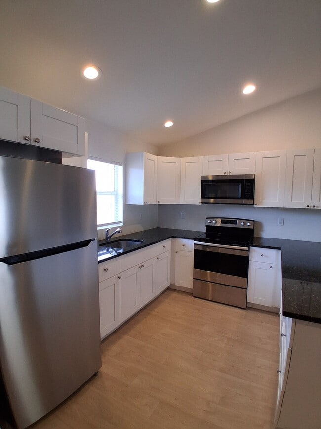 Building Photo - 7061 Tide Cir