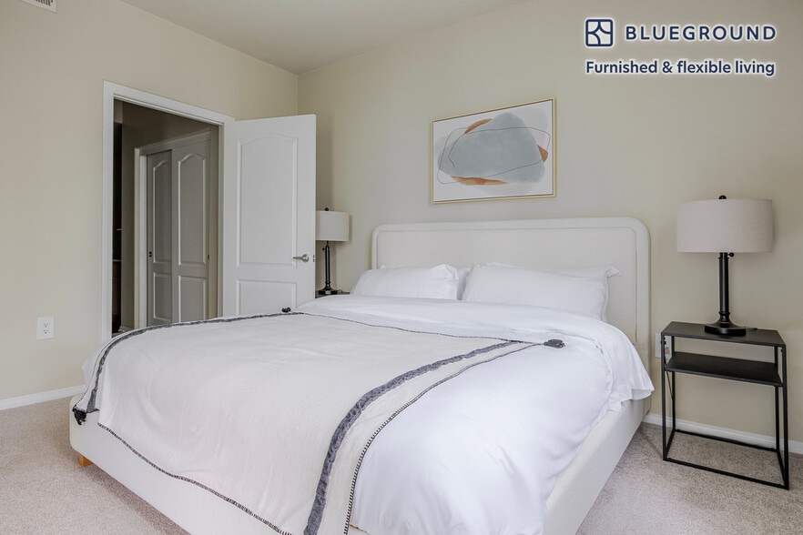 Building Photo - 5535 Westlawn Ave