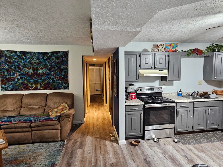 Building Photo - 64 Debra Ln