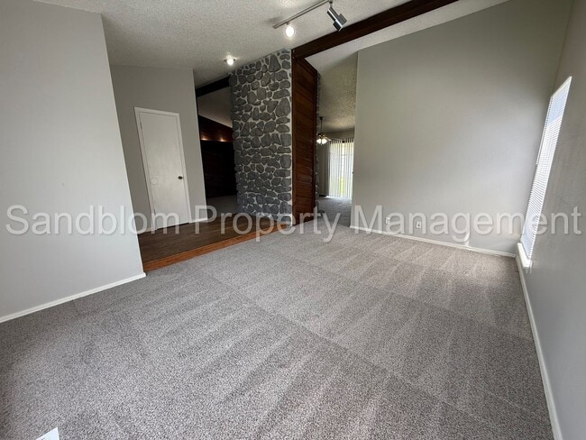 Building Photo - FOR LEASE | Eastland Acres | Available Now!