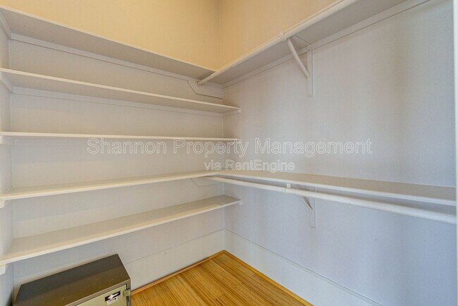 Building Photo - 113 Tuam St