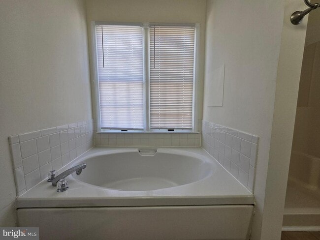 Building Photo - 23 Lordship Ln