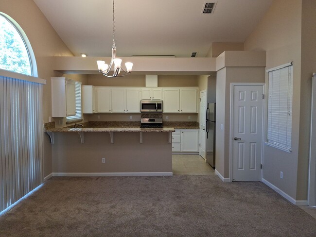 Building Photo - Central Roseville - Single Story 3 bedroom...
