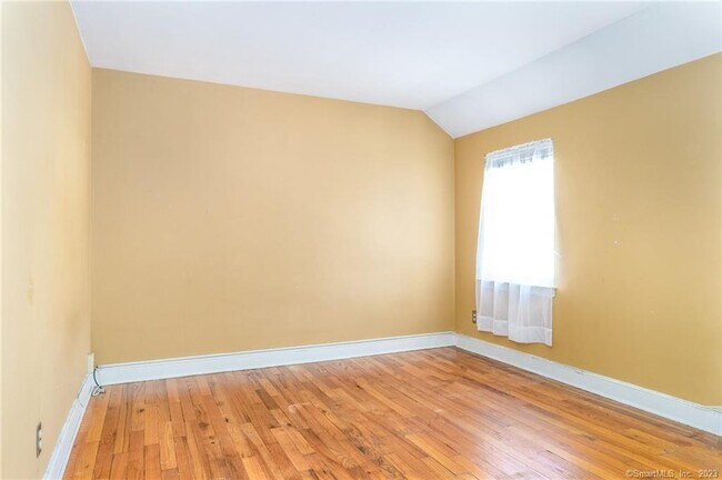 Building Photo - 16 4th St