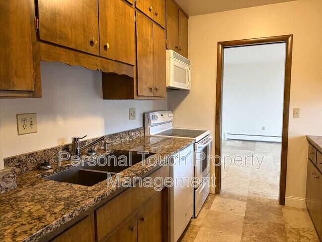 Building Photo - 501 7th St S