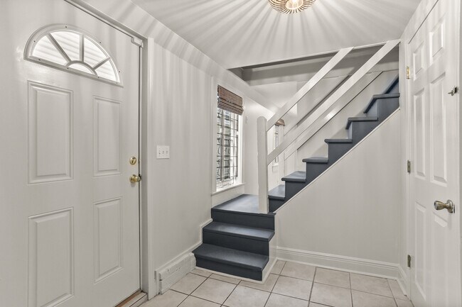 Building Photo - 270 Audubon St