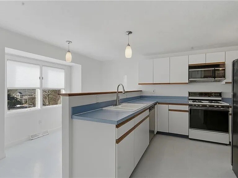 Building Photo - 39 Waterview Dr