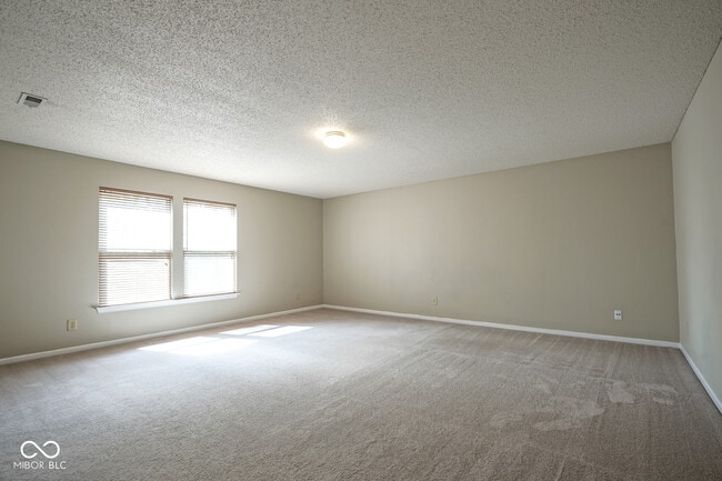Building Photo - 10155 Holly Berry Cir