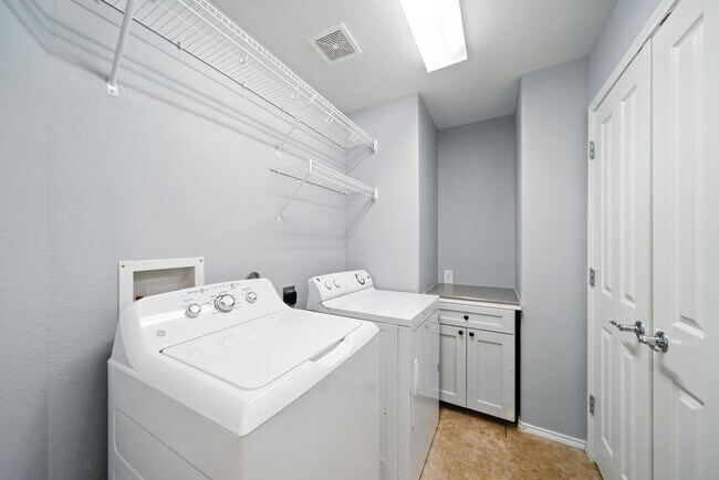 Building Photo - 13600 Breton Ridge St