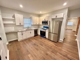 Building Photo - 211 Hawkes Ave