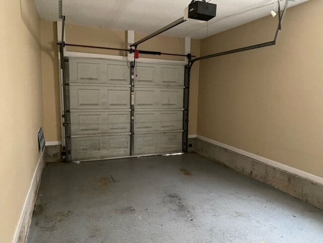 Building Photo - 3/2 HOME NEAR FREEDOM PARK.